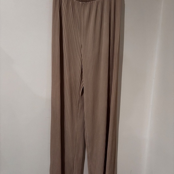 Ligh Beige Uniqlo Accordion Pants Size XS - Picture 2 of 4